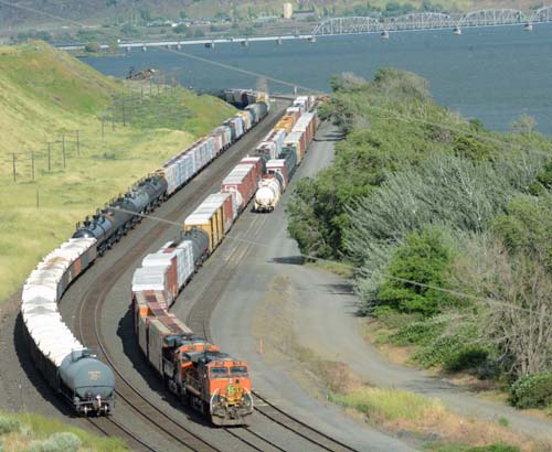 BNSF at Fallbridge, the Celilo Rail Bridge, Wishram